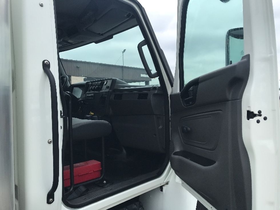 Medium Duty Box Truck-Light and Medium Duty Trucks-International-2022-MV607-Cincinnati-OH-7,780\n\t\tmiles-$ 76,000 - Image 19
