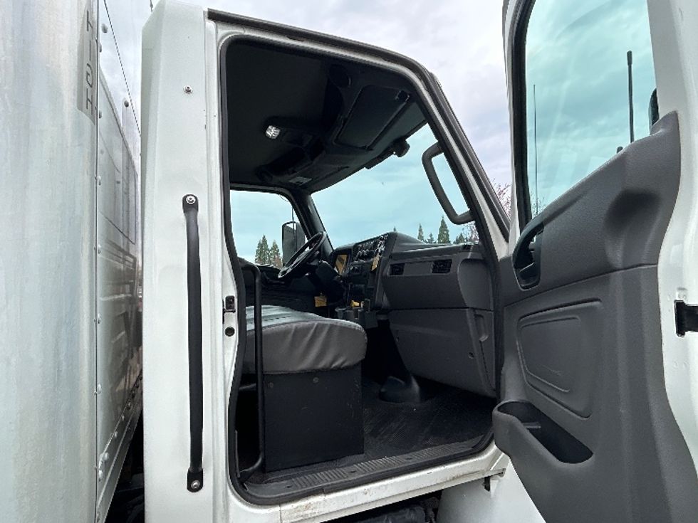 Medium Duty Box Truck-Light and Medium Duty Trucks-International-2022-MV607-Clackamas-OR-122,872\n\t\tmiles-$ 68,250 - Image 20