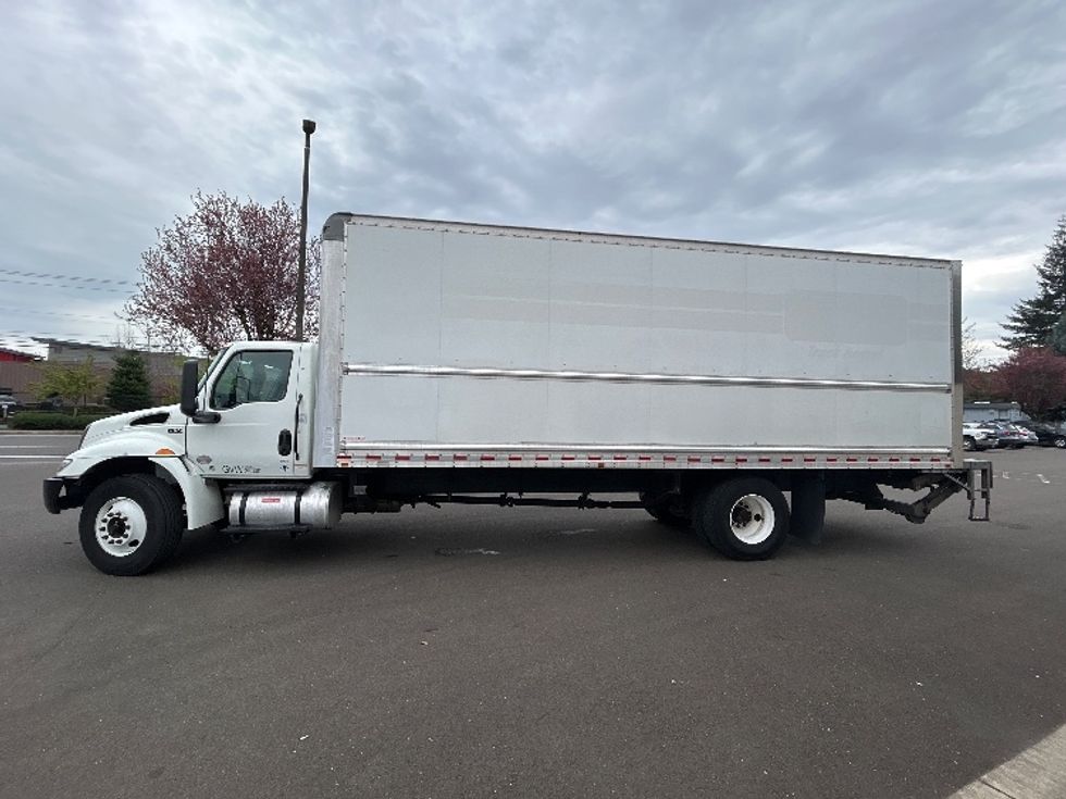 Medium Duty Box Truck-Light and Medium Duty Trucks-International-2022-MV607-Clackamas-OR-122,872\n\t\tmiles-$ 68,250 - Image 4