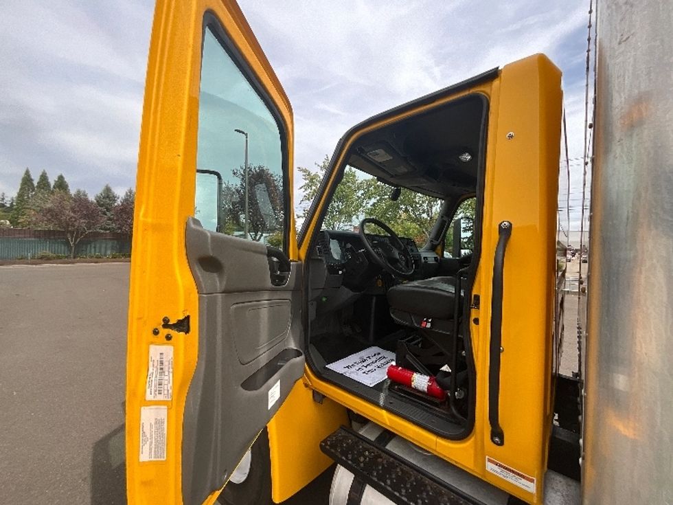 Medium Duty Box Truck-Light and Medium Duty Trucks-International-2022-MV607-Clackamas-OR-362,917\n\t\tmiles-$ 24,000 - Image 16