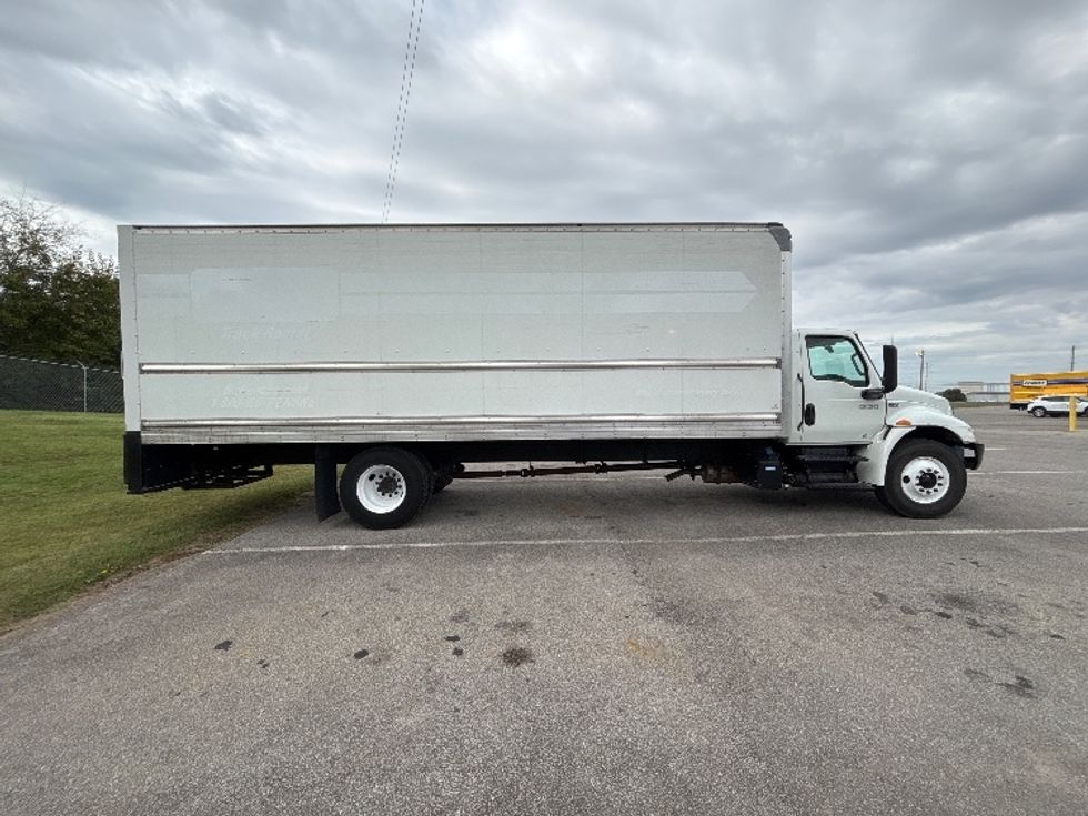 Medium Duty Box Truck-Light and Medium Duty Trucks-International-2022-MV607-Clarksville-TN-226,322\n\t\tmiles-$ 45,500 - Image 15
