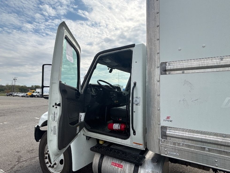Medium Duty Box Truck-Light and Medium Duty Trucks-International-2022-MV607-Clarksville-TN-226,322\n\t\tmiles-$ 45,500 - Image 16