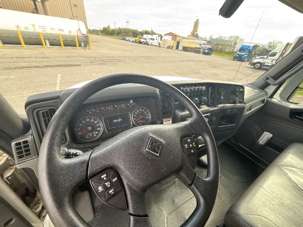Medium Duty Box Truck-Light and Medium Duty Trucks-International-2022-MV607-Clarksville-TN-226,322\n\t\tmiles-$ 45,500 - Image 18