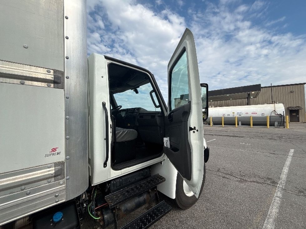 Medium Duty Box Truck-Light and Medium Duty Trucks-International-2022-MV607-Clarksville-TN-226,322\n\t\tmiles-$ 45,500 - Image 20