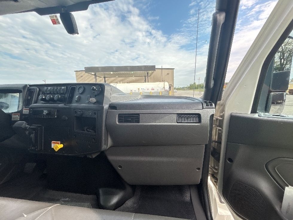 Medium Duty Box Truck-Light and Medium Duty Trucks-International-2022-MV607-Clarksville-TN-226,322\n\t\tmiles-$ 45,500 - Image 21