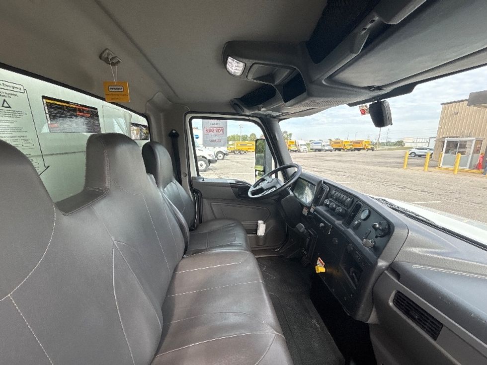 Medium Duty Box Truck-Light and Medium Duty Trucks-International-2022-MV607-Clarksville-TN-226,322\n\t\tmiles-$ 45,500 - Image 22