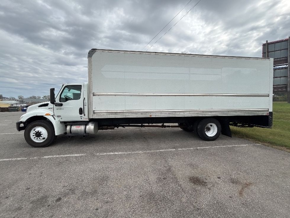 Medium Duty Box Truck-Light and Medium Duty Trucks-International-2022-MV607-Clarksville-TN-226,322\n\t\tmiles-$ 45,500 - Image 4