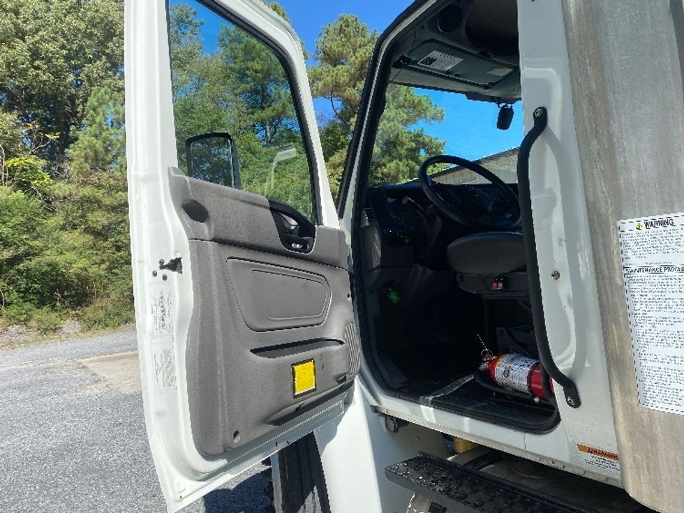 Medium Duty Box Truck-Light and Medium Duty Trucks-International-2022-MV607-Cleveland-TN-241,397\n\t\tmiles-$ 42,750 - Image 16
