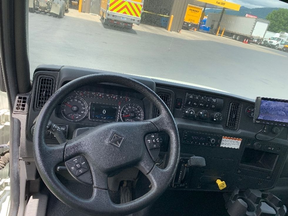 Medium Duty Box Truck-Light and Medium Duty Trucks-International-2022-MV607-Coburg-OR-124,237\n\t\tmiles-$ 70,000 - Image 18