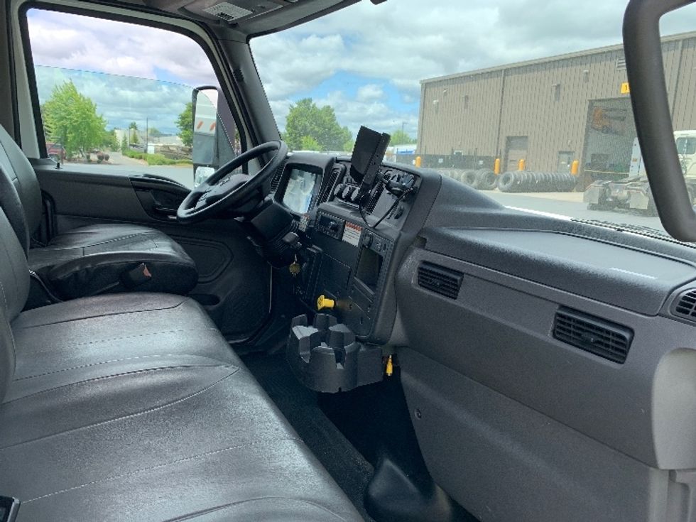 Medium Duty Box Truck-Light and Medium Duty Trucks-International-2022-MV607-Coburg-OR-124,237\n\t\tmiles-$ 70,000 - Image 22