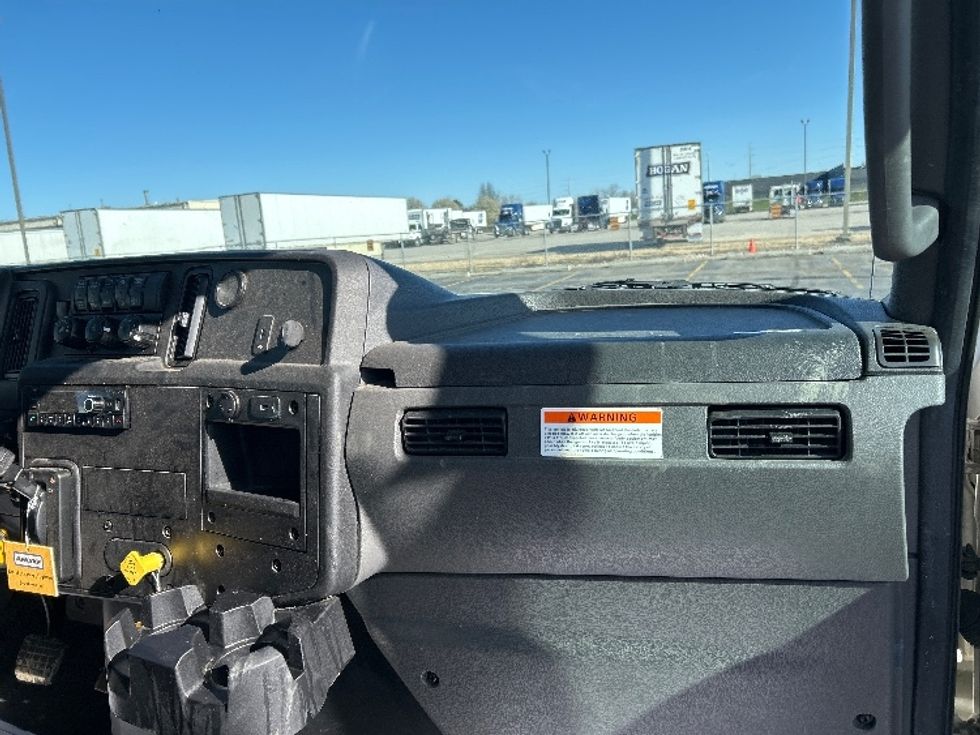 Medium Duty Box Truck-Light and Medium Duty Trucks-International-2022-MV607-Columbus-OH-115,171\n\t\tmiles-$ 73,250 - Image 21