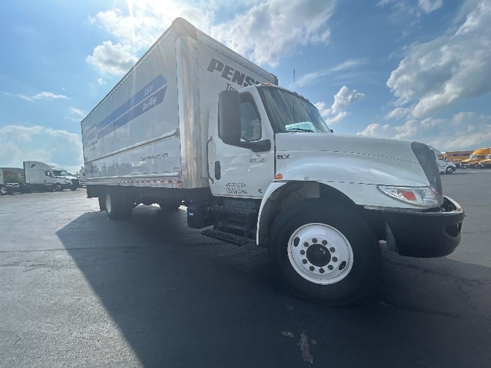 Medium Duty Box Truck-Light and Medium Duty Trucks-International-2022-MV607-Columbus-OH-239,673\n\t\tmiles-$ 41,250 - Image 1