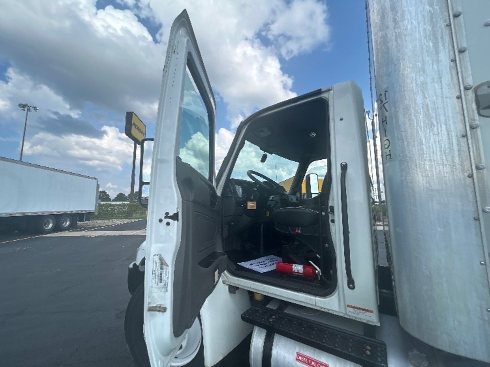 Medium Duty Box Truck-Light and Medium Duty Trucks-International-2022-MV607-Columbus-OH-239,673\n\t\tmiles-$ 41,250 - Image 16
