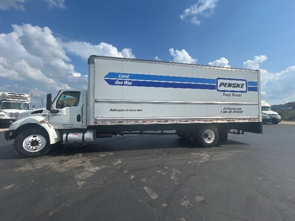 Medium Duty Box Truck-Light and Medium Duty Trucks-International-2022-MV607-Columbus-OH-239,673\n\t\tmiles-$ 41,250 - Image 4