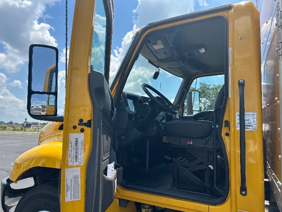 Medium Duty Box Truck-Light and Medium Duty Trucks-International-2022-MV607-Columbus-OH-295,477\n\t\tmiles-$ 35,500 - Image 16