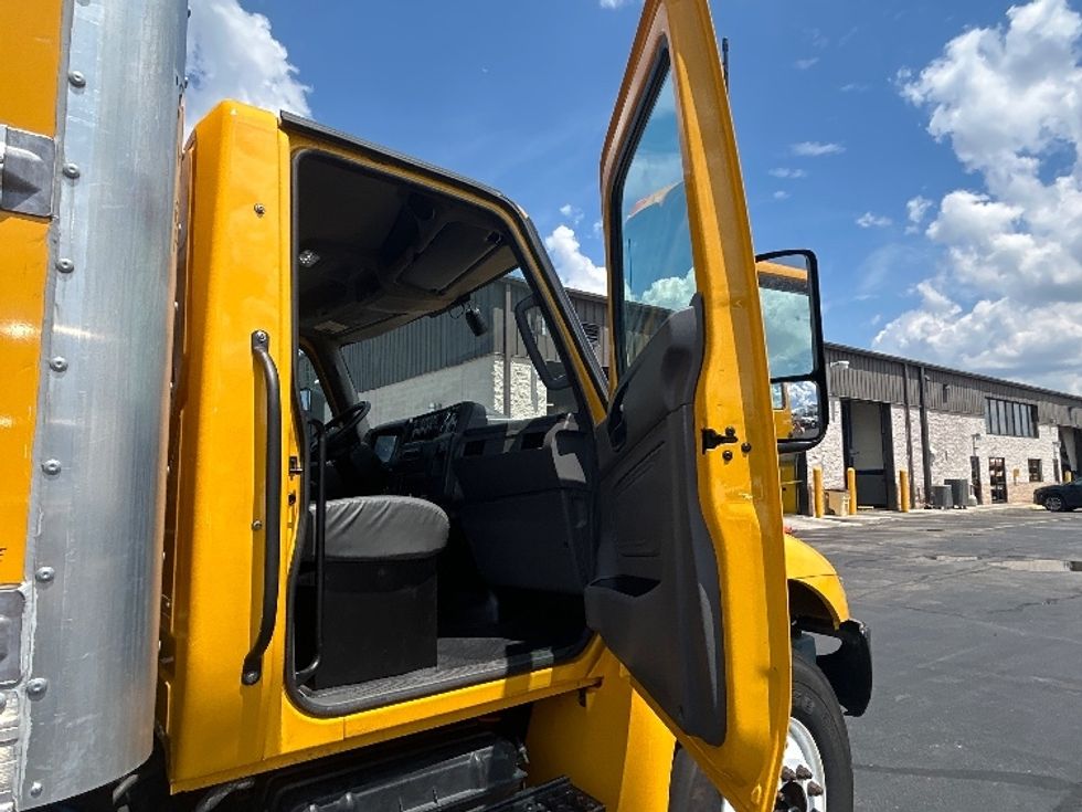 Medium Duty Box Truck-Light and Medium Duty Trucks-International-2022-MV607-Columbus-OH-295,477\n\t\tmiles-$ 35,500 - Image 20