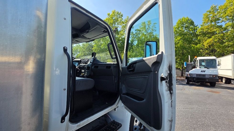 Medium Duty Box Truck-Light and Medium Duty Trucks-International-2022-MV607-Concord-NC-257,083\n\t\tmiles-$ 49,250 - Image 19