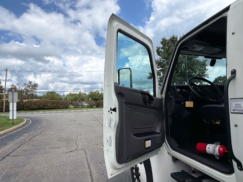 Medium Duty Box Truck-Light and Medium Duty Trucks-International-2022-MV607-Conyers-GA-255,276\n\t\tmiles-$ 40,250 - Image 15