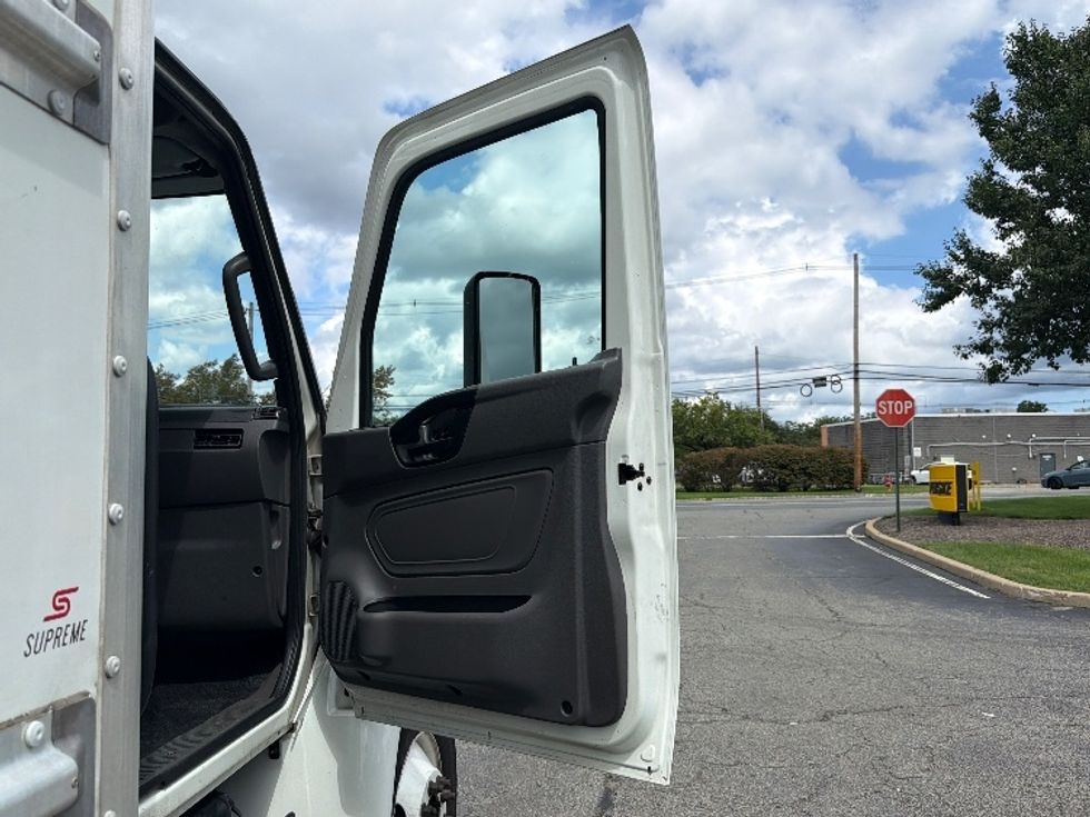 Medium Duty Box Truck-Light and Medium Duty Trucks-International-2022-MV607-Conyers-GA-255,276\n\t\tmiles-$ 40,250 - Image 19