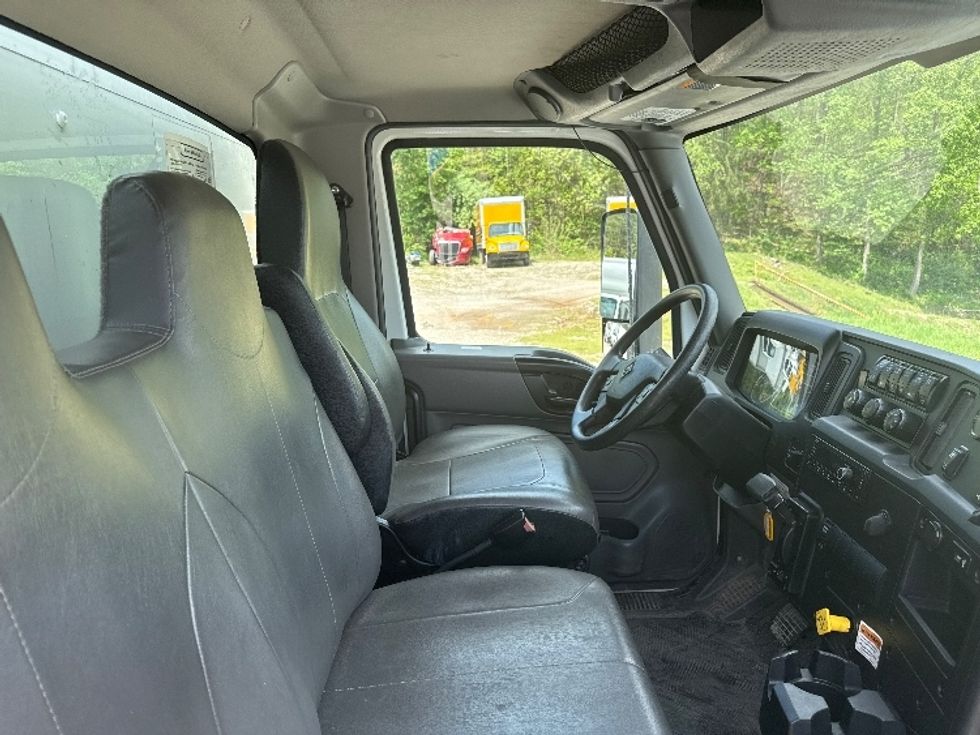 Medium Duty Box Truck-Light and Medium Duty Trucks-International-2022-MV607-Cross Lanes-WV-110,100\n\t\tmiles-$ 73,500 - Image 22