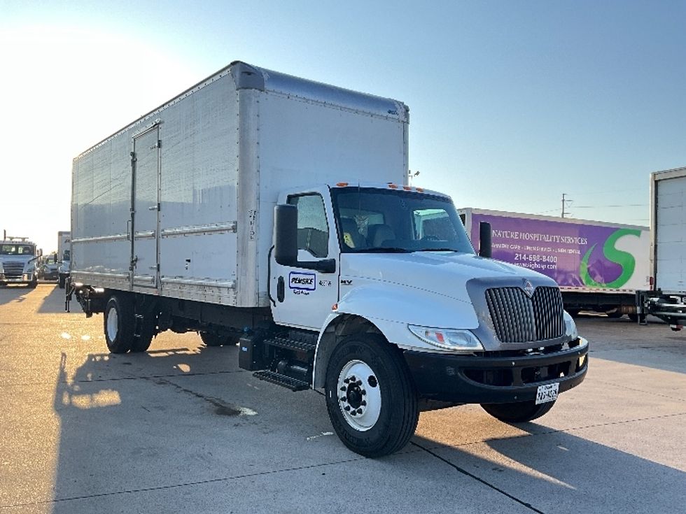 Medium Duty Box Truck-Light and Medium Duty Trucks-International-2022-MV607-Dallas-TX-186,532\n\t\tmiles-$ 66,500 - Image 1
