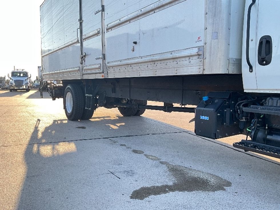 Medium Duty Box Truck-Light and Medium Duty Trucks-International-2022-MV607-Dallas-TX-186,532\n\t\tmiles-$ 66,500 - Image 14