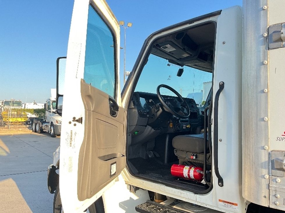 Medium Duty Box Truck-Light and Medium Duty Trucks-International-2022-MV607-Dallas-TX-186,532\n\t\tmiles-$ 66,500 - Image 16