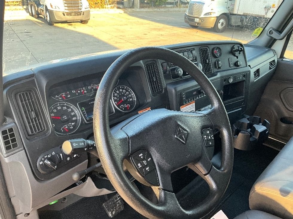 Medium Duty Box Truck-Light and Medium Duty Trucks-International-2022-MV607-Dallas-TX-186,532\n\t\tmiles-$ 66,500 - Image 17