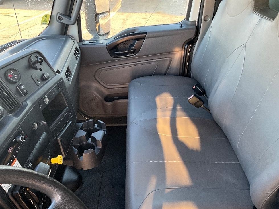 Medium Duty Box Truck-Light and Medium Duty Trucks-International-2022-MV607-Dallas-TX-186,532\n\t\tmiles-$ 66,500 - Image 19