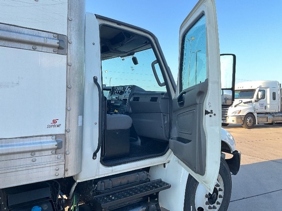 Medium Duty Box Truck-Light and Medium Duty Trucks-International-2022-MV607-Dallas-TX-186,532\n\t\tmiles-$ 66,500 - Image 20