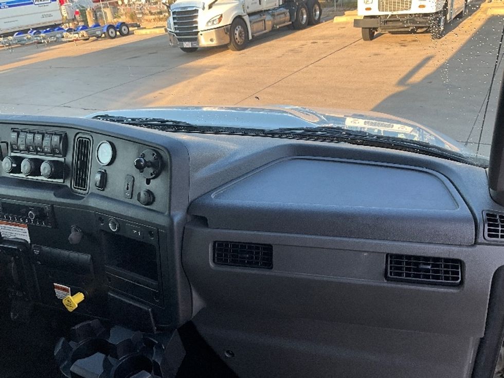 Medium Duty Box Truck-Light and Medium Duty Trucks-International-2022-MV607-Dallas-TX-186,532\n\t\tmiles-$ 66,500 - Image 21
