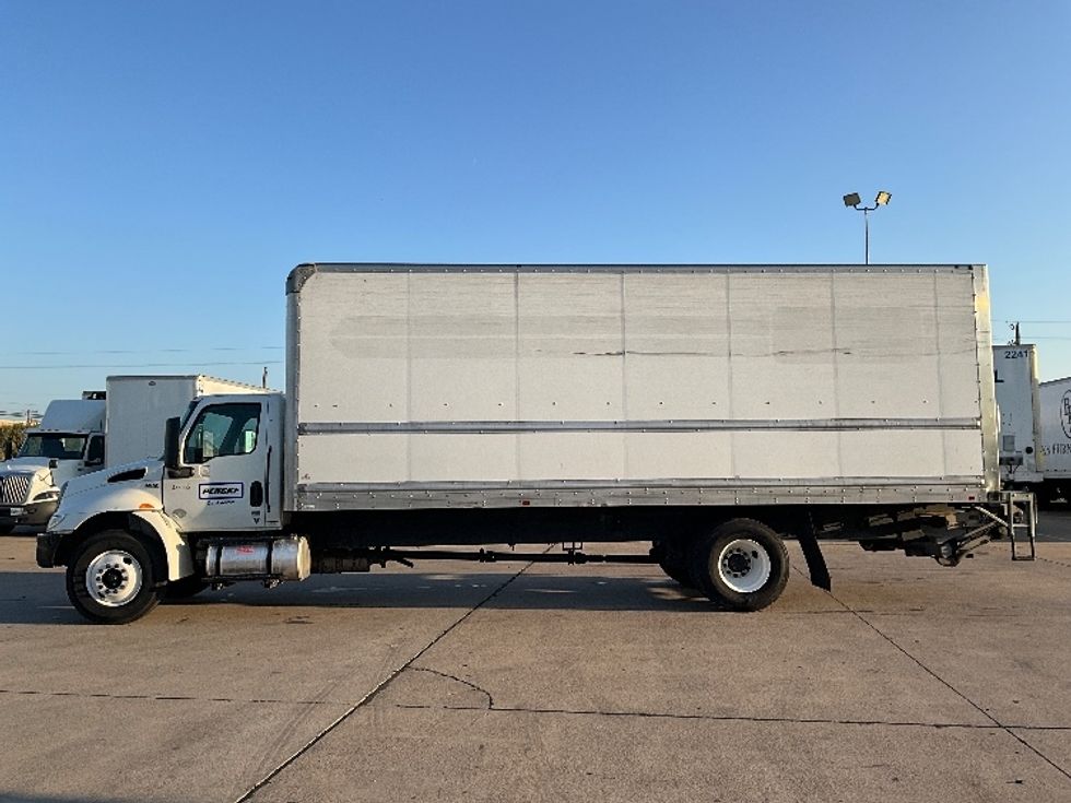 Medium Duty Box Truck-Light and Medium Duty Trucks-International-2022-MV607-Dallas-TX-186,532\n\t\tmiles-$ 66,500 - Image 4