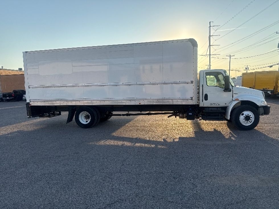 Medium Duty Box Truck-Light and Medium Duty Trucks-International-2022-MV607-Dallas-TX-240,024\n\t\tmiles-$ 43,000 - Image 14
