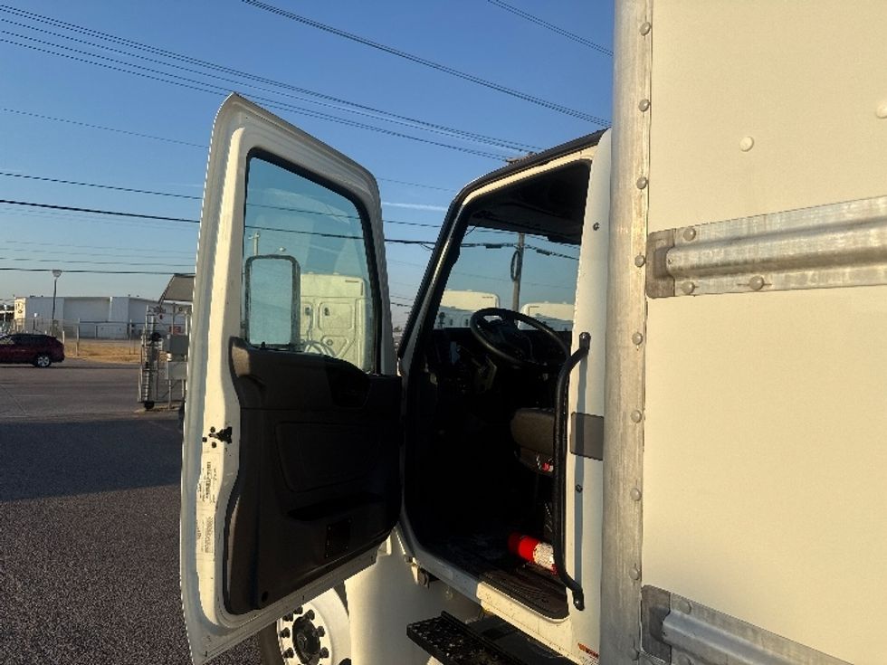 Medium Duty Box Truck-Light and Medium Duty Trucks-International-2022-MV607-Dallas-TX-240,024\n\t\tmiles-$ 43,000 - Image 15