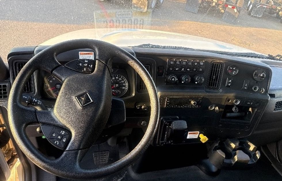 Medium Duty Box Truck-Light and Medium Duty Trucks-International-2022-MV607-Dallas-TX-240,024\n\t\tmiles-$ 43,000 - Image 17
