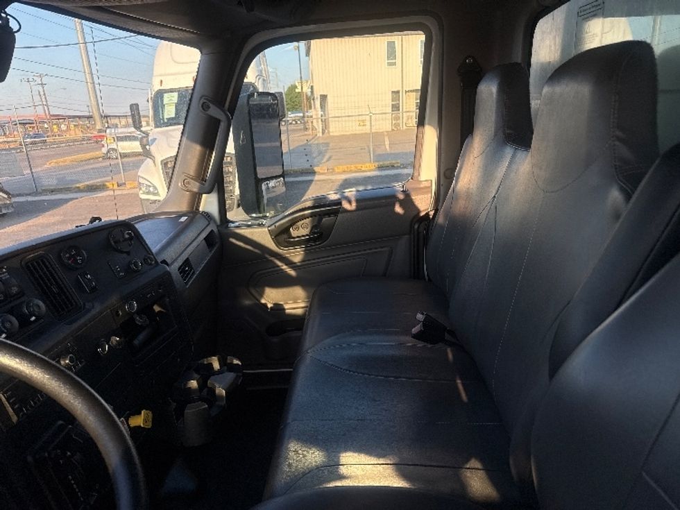 Medium Duty Box Truck-Light and Medium Duty Trucks-International-2022-MV607-Dallas-TX-240,024\n\t\tmiles-$ 43,000 - Image 18