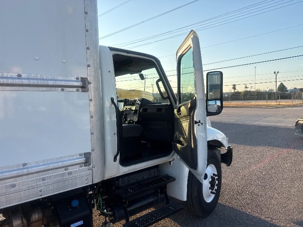 Medium Duty Box Truck-Light and Medium Duty Trucks-International-2022-MV607-Dallas-TX-240,024\n\t\tmiles-$ 43,000 - Image 19