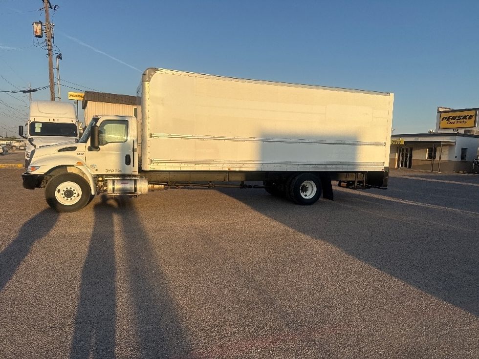 Medium Duty Box Truck-Light and Medium Duty Trucks-International-2022-MV607-Dallas-TX-240,024\n\t\tmiles-$ 43,000 - Image 4