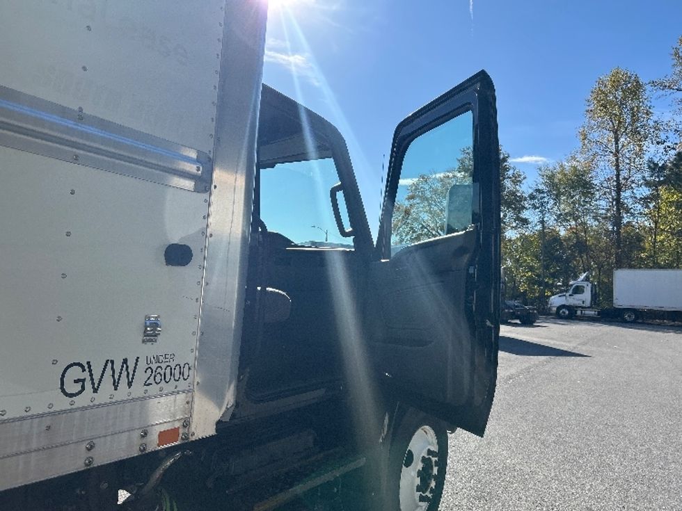 Medium Duty Box Truck-Light and Medium Duty Trucks-International-2022-MV607-Dalton-GA-205,943\n\t\tmiles-$ 56,250 - Image 19