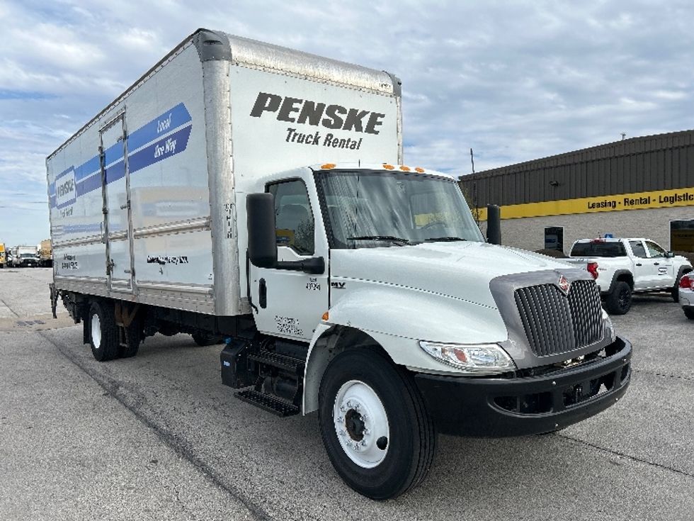 Medium Duty Box Truck-Light and Medium Duty Trucks-International-2022-MV607-Davenport-IA-140,182\n\t\tmiles-$ 68,000 - Image 1