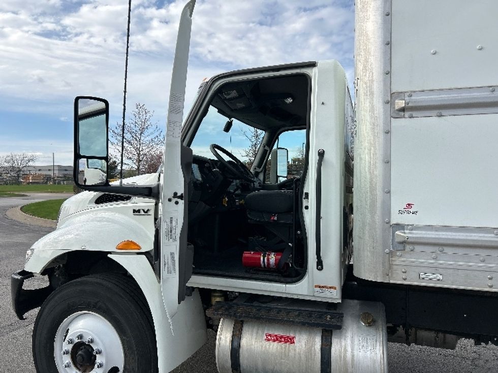 Medium Duty Box Truck-Light and Medium Duty Trucks-International-2022-MV607-Davenport-IA-140,182\n\t\tmiles-$ 68,000 - Image 16