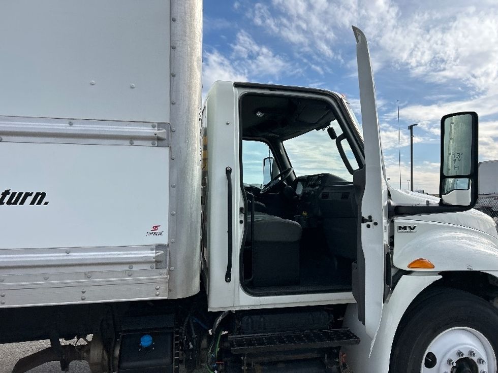 Medium Duty Box Truck-Light and Medium Duty Trucks-International-2022-MV607-Davenport-IA-140,182\n\t\tmiles-$ 68,000 - Image 20