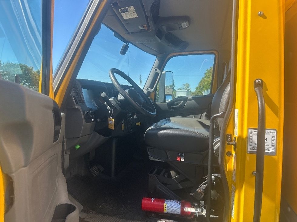 Medium Duty Box Truck-Light and Medium Duty Trucks-International-2022-MV607-Dayton-OH-231,960\n\t\tmiles-$ 40,000 - Image 16