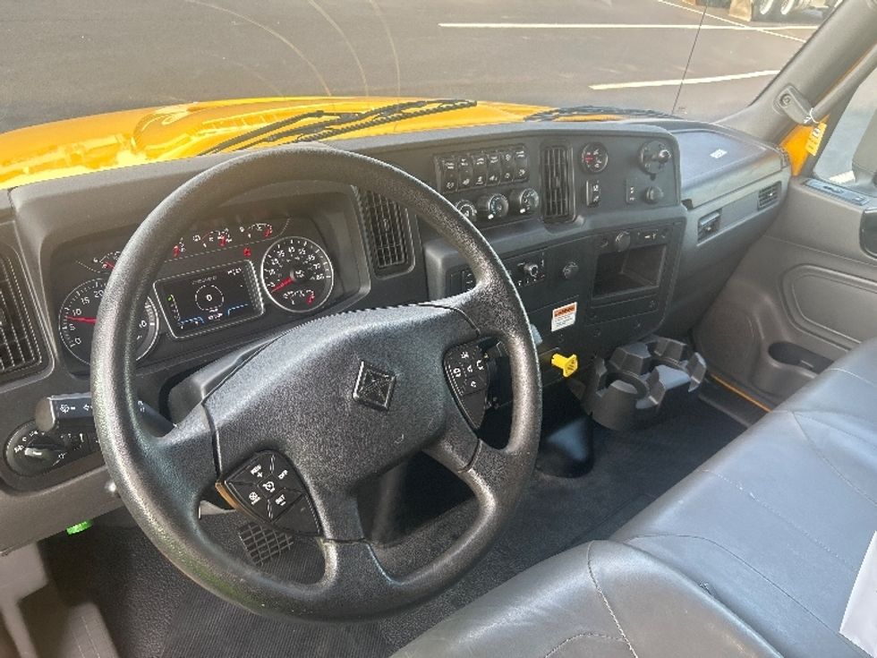 Medium Duty Box Truck-Light and Medium Duty Trucks-International-2022-MV607-Dayton-OH-237,572\n\t\tmiles-$ 39,250 - Image 17