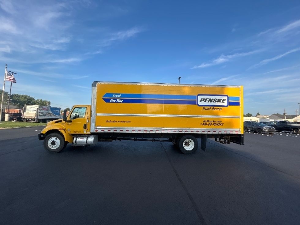 Medium Duty Box Truck-Light and Medium Duty Trucks-International-2022-MV607-Dayton-OH-237,572\n\t\tmiles-$ 39,250 - Image 4