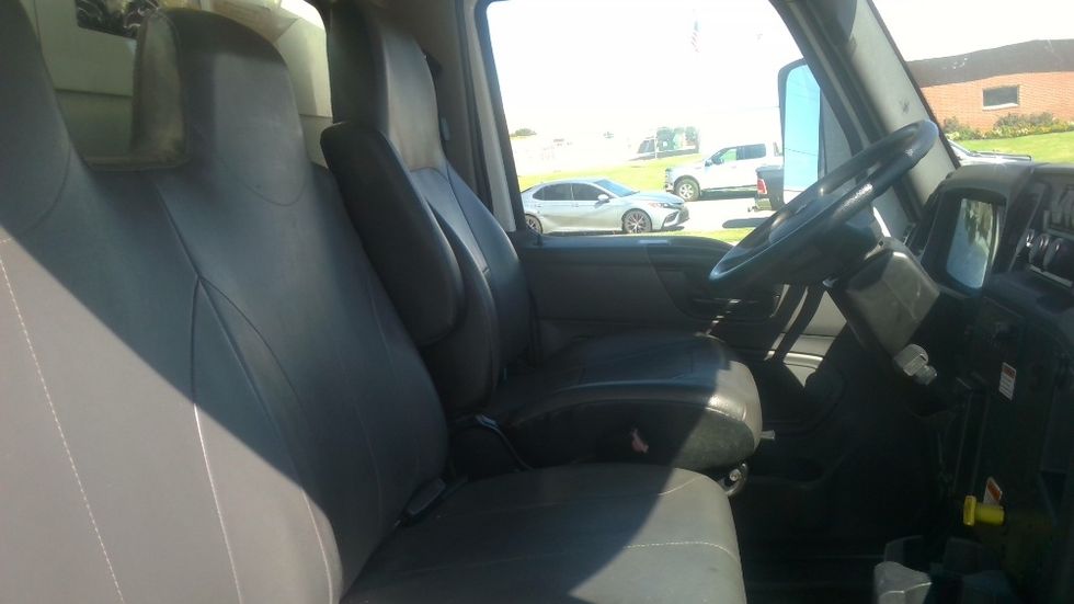 Medium Duty Box Truck-Light and Medium Duty Trucks-International-2022-MV607-Denton-TX-238,111\n\t\tmiles-$ 43,250 - Image 22