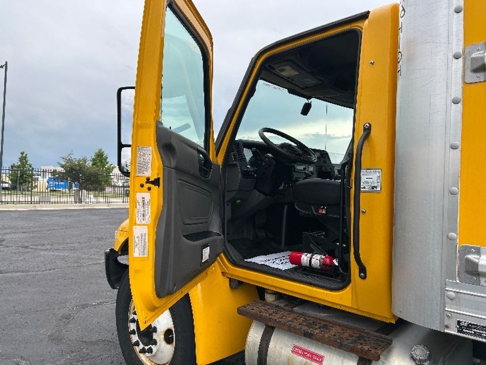 Medium Duty Box Truck-Light and Medium Duty Trucks-International-2022-MV607-Denver-CO-130,131\n\t\tmiles-$ 64,000 - Image 16