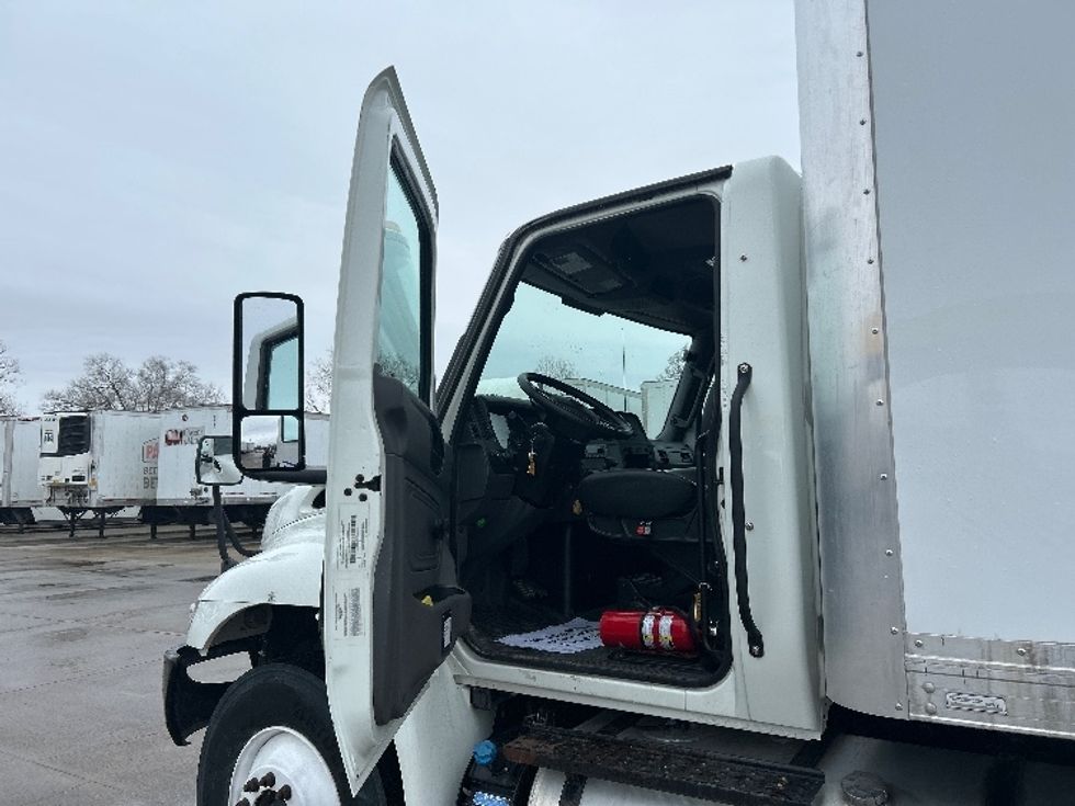 Medium Duty Box Truck-Light and Medium Duty Trucks-International-2022-MV607-Des Moines-IA-118,993\n\t\tmiles-$ 66,000 - Image 16