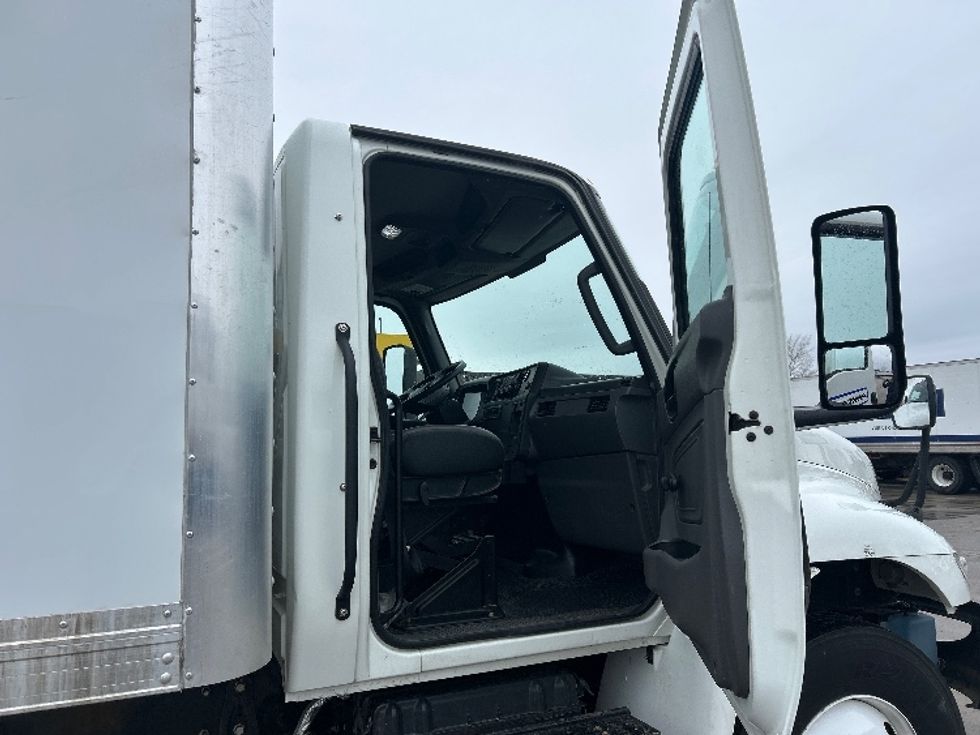 Medium Duty Box Truck-Light and Medium Duty Trucks-International-2022-MV607-Des Moines-IA-118,993\n\t\tmiles-$ 66,000 - Image 20