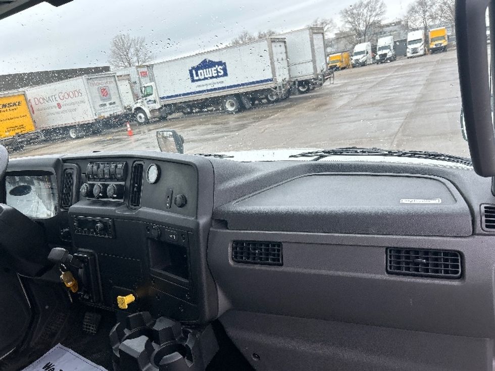 Medium Duty Box Truck-Light and Medium Duty Trucks-International-2022-MV607-Des Moines-IA-118,993\n\t\tmiles-$ 66,000 - Image 21